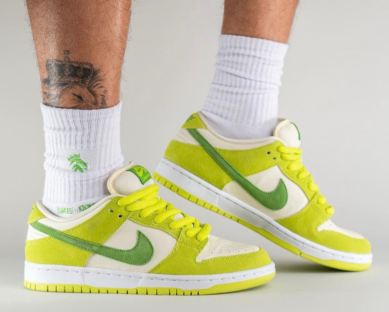 Nike SB Dunk Low Green Apple DM0807-300 On-Feet