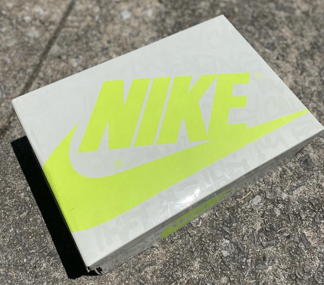 Visionaire Air Jordan 1 Volt 555088-702 Release Date