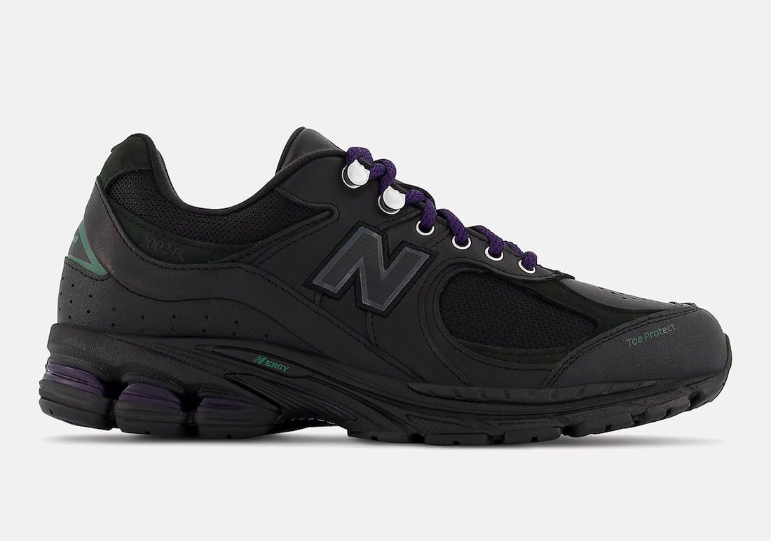 New Balance 2002R in ‘Black’ Inspired by Hiking