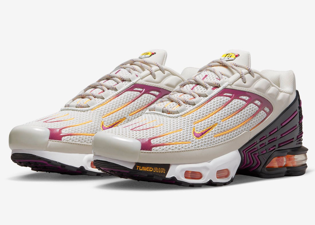 This Nike Air Max Plus 3 Comes with Matching Carabiners