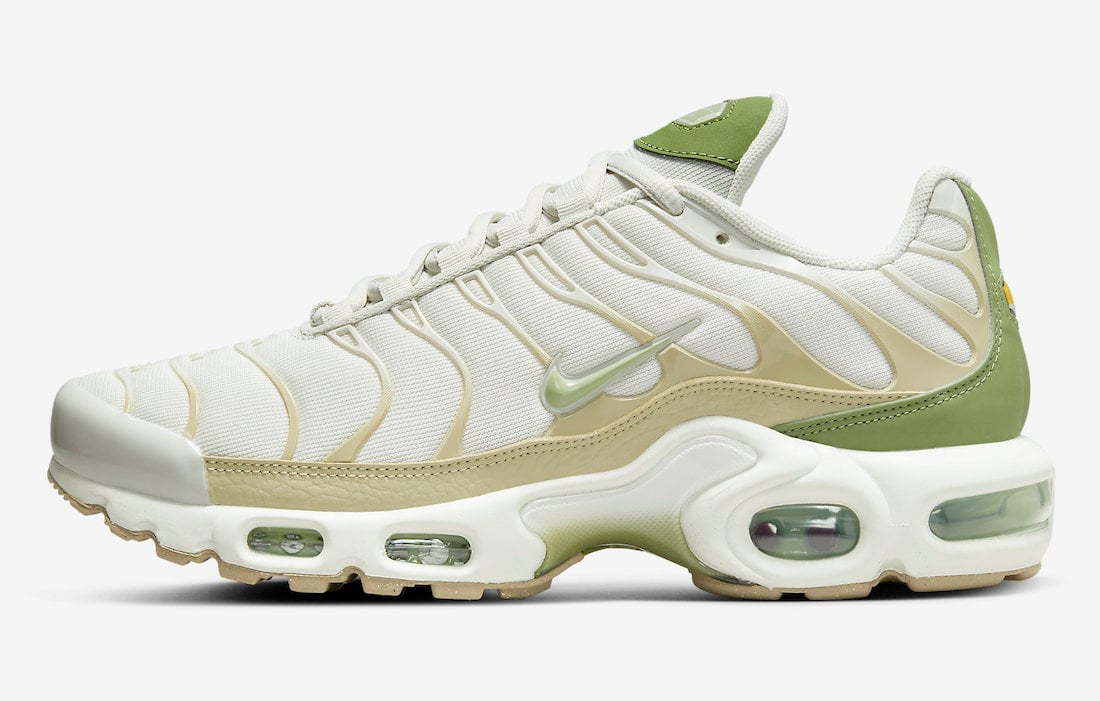 light green air max plus