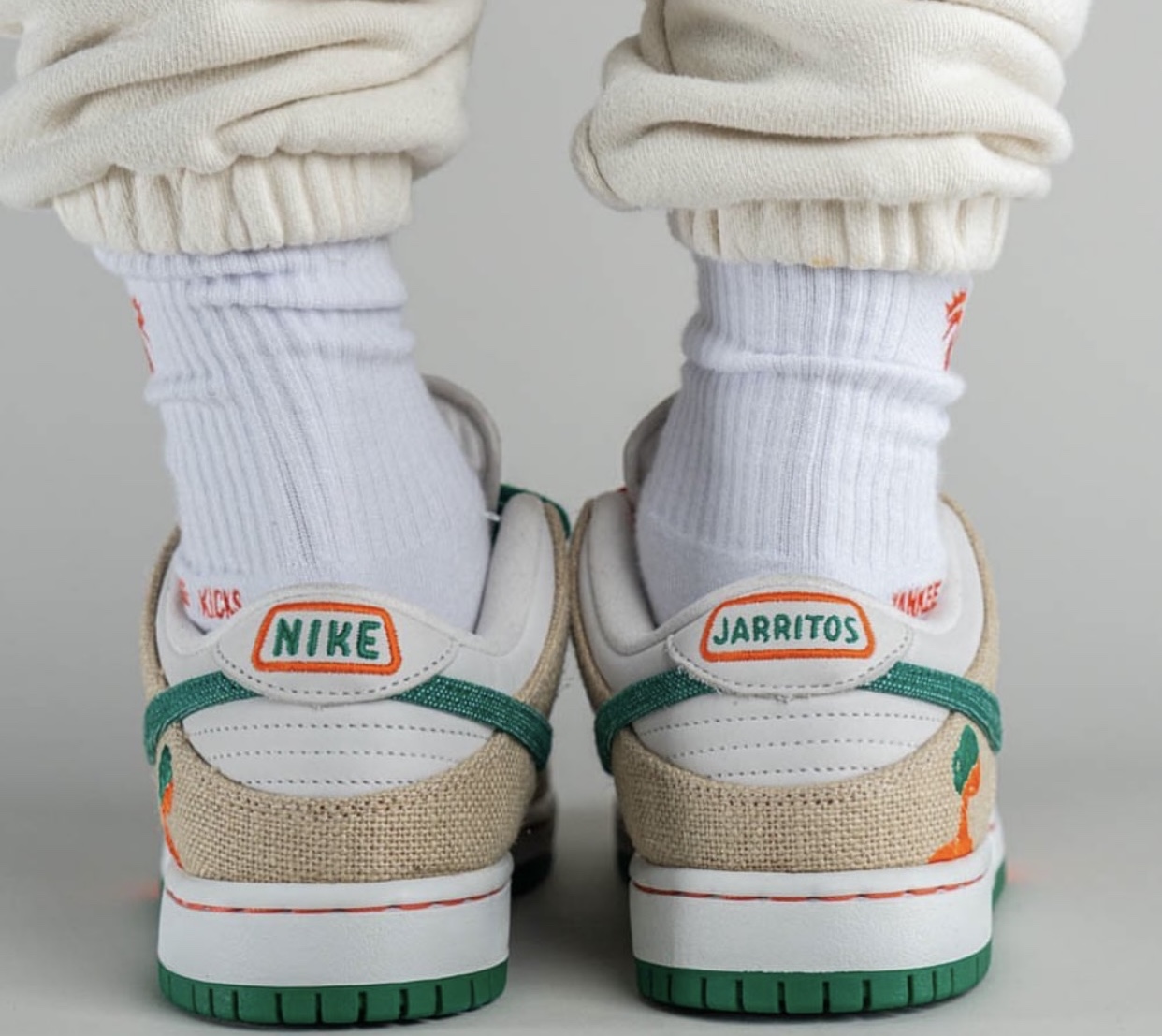 Jarritos Nike SB Dunk Low FD0860-001 On-Feet