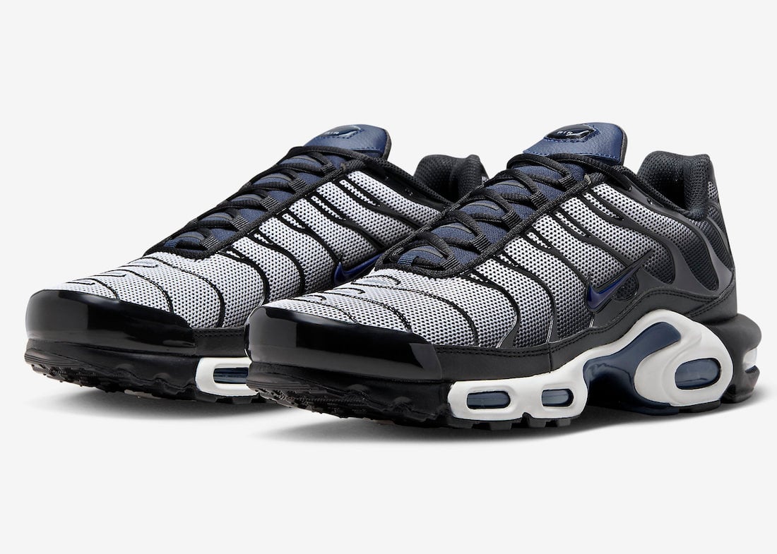 Nike Air Max Plus Highlighted in ‘Midnight Navy’