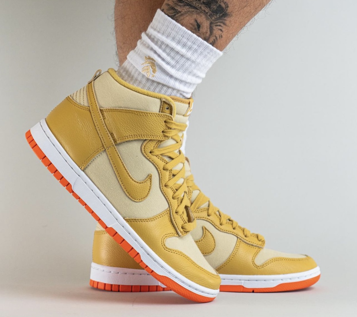Nike Dunk High Gold Canvas DV7215-700 On-Feet