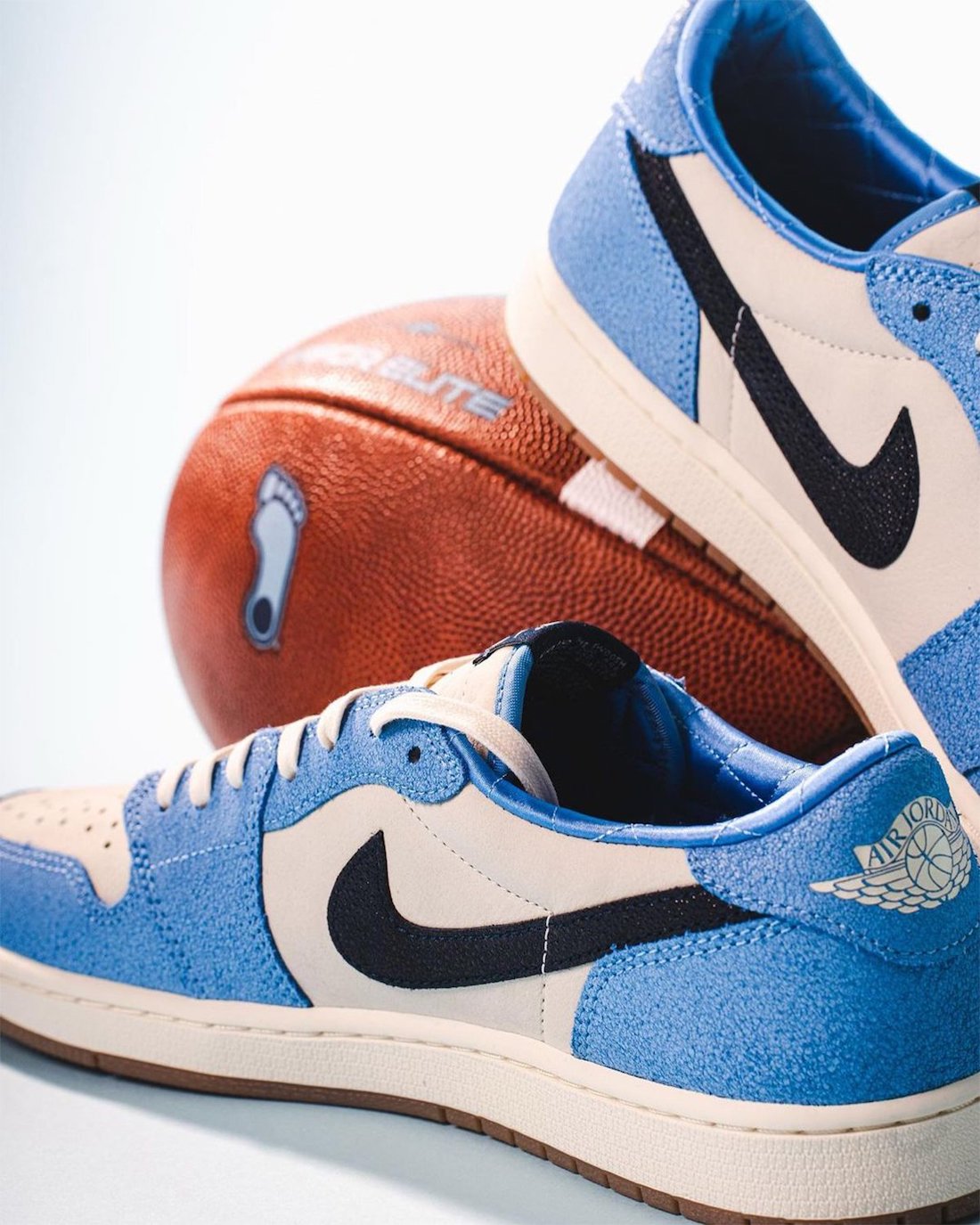 Air Jordan 1 Low OG UNC PE