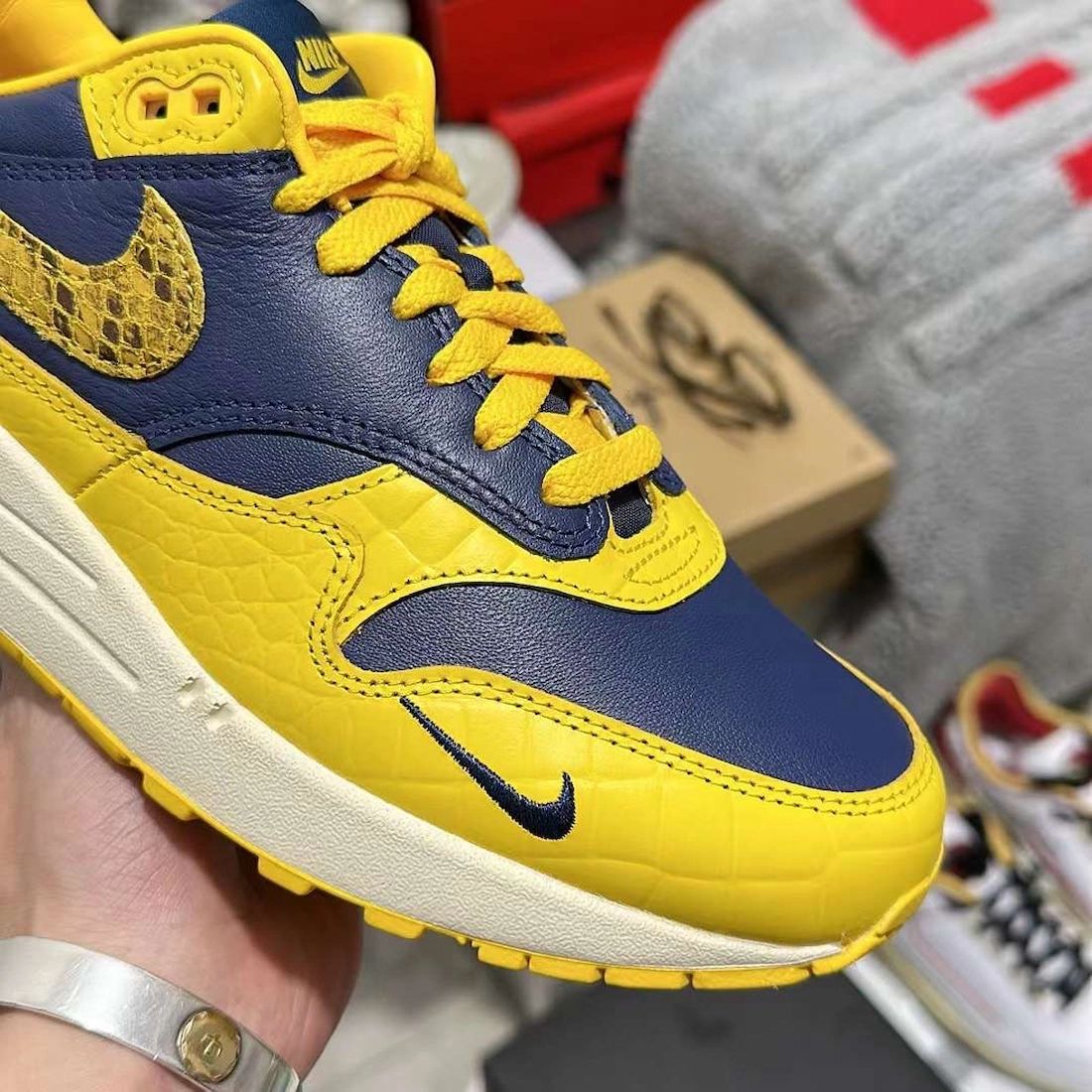 Nike Air Max 1 Midnight Navy Varsity Maize FJ5479-410 Release Date Info