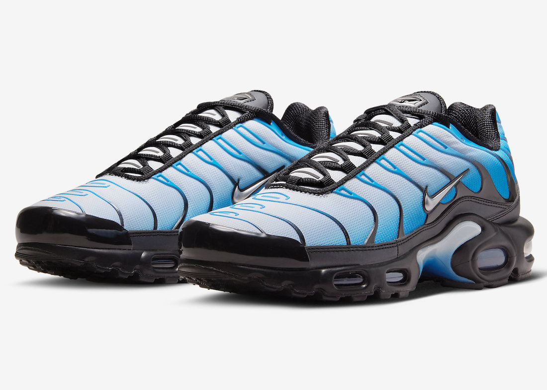 This Nike Air Max Plus Features Blue Gradient Uppers