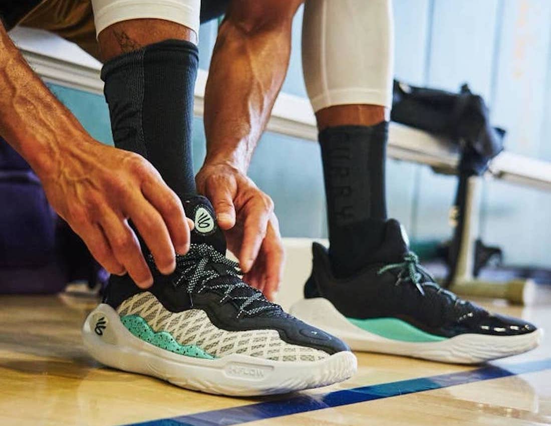 Stephen Curry Showcases the Under Armour Curry 11