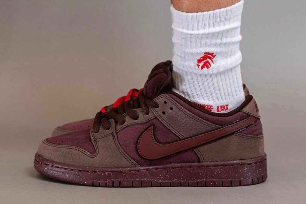 Nike SB Dunk Low Valentines Day 2024 FN0619-600 On-Feet