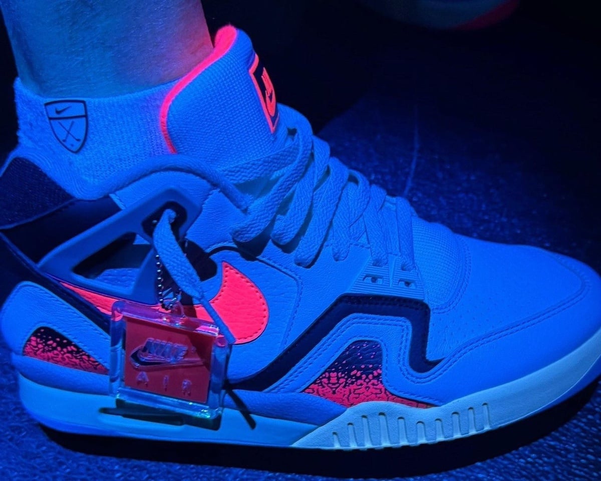 nike air tech challenge 2 hot lava
