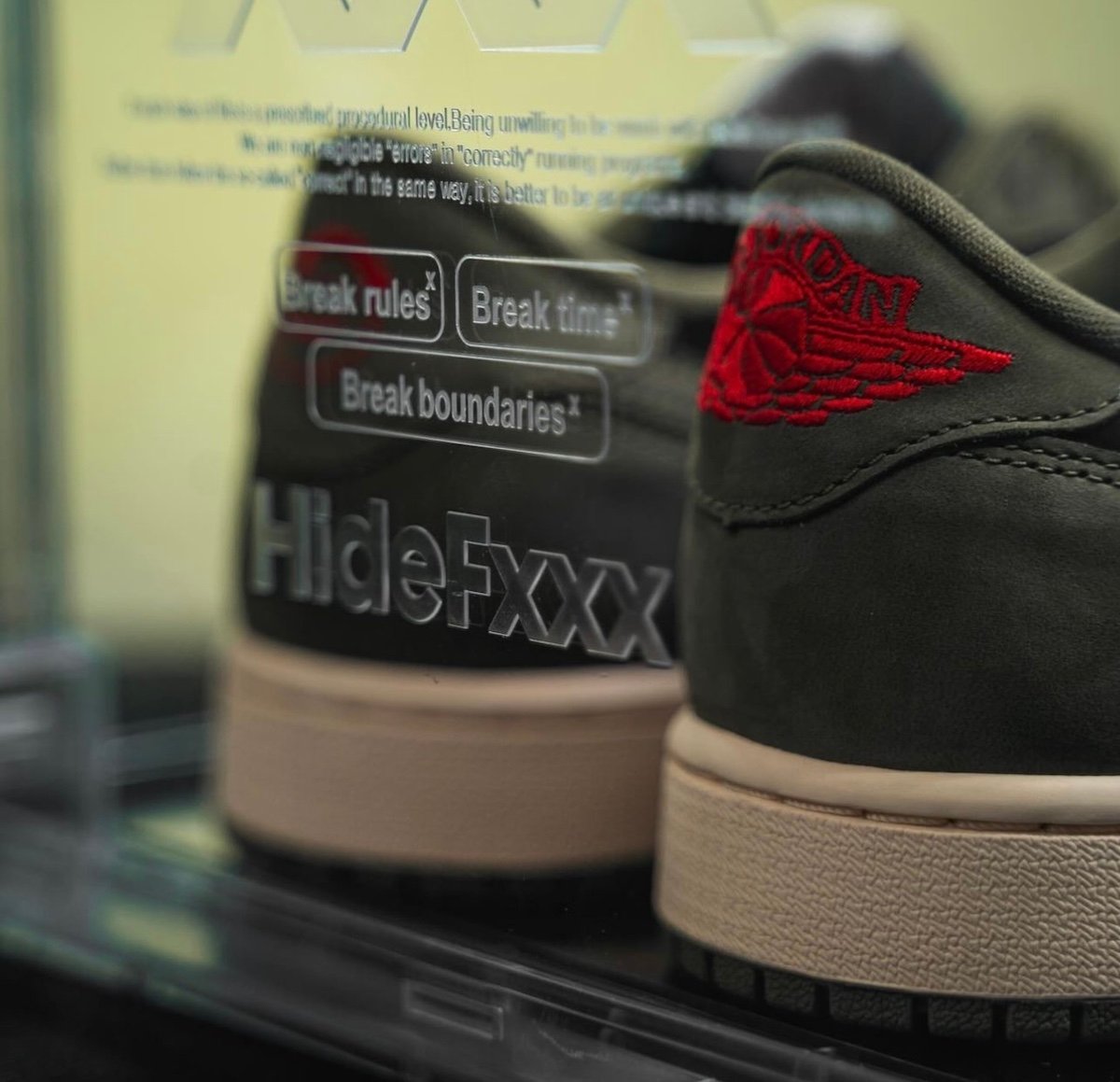 travis scott jordan 1 multicolor