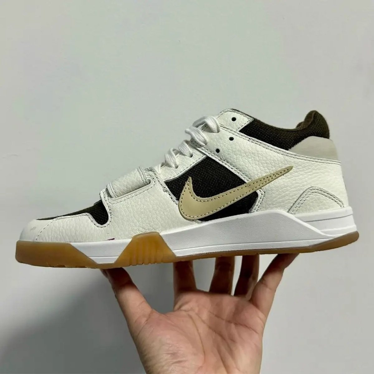 travis scott jordan trainer