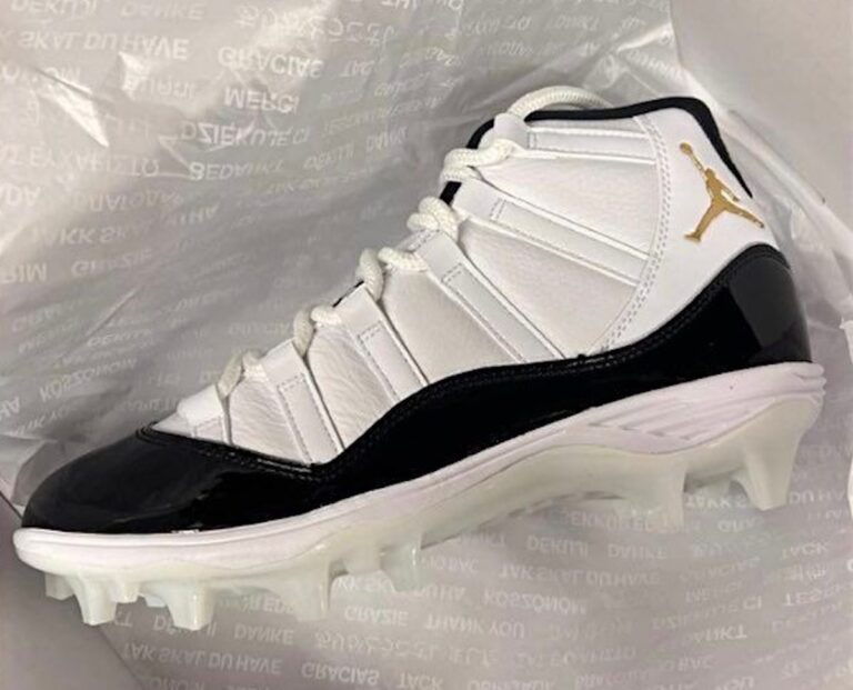 white jordan 11 cleats