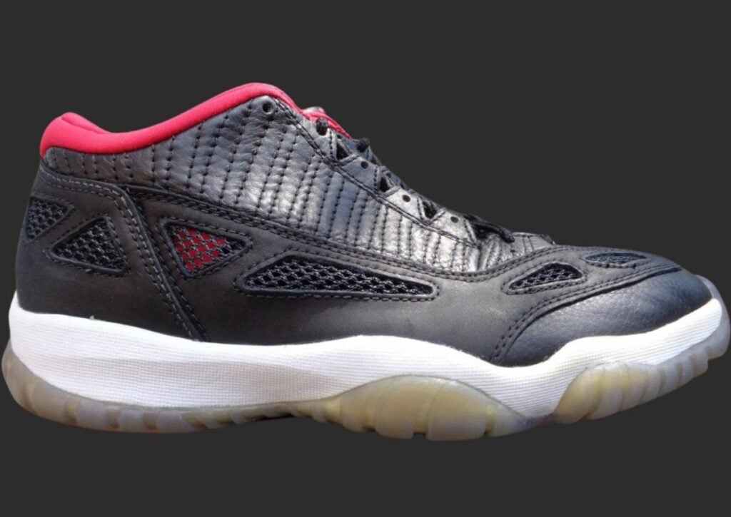 Air Jordan 11 Low IE Bred 1996