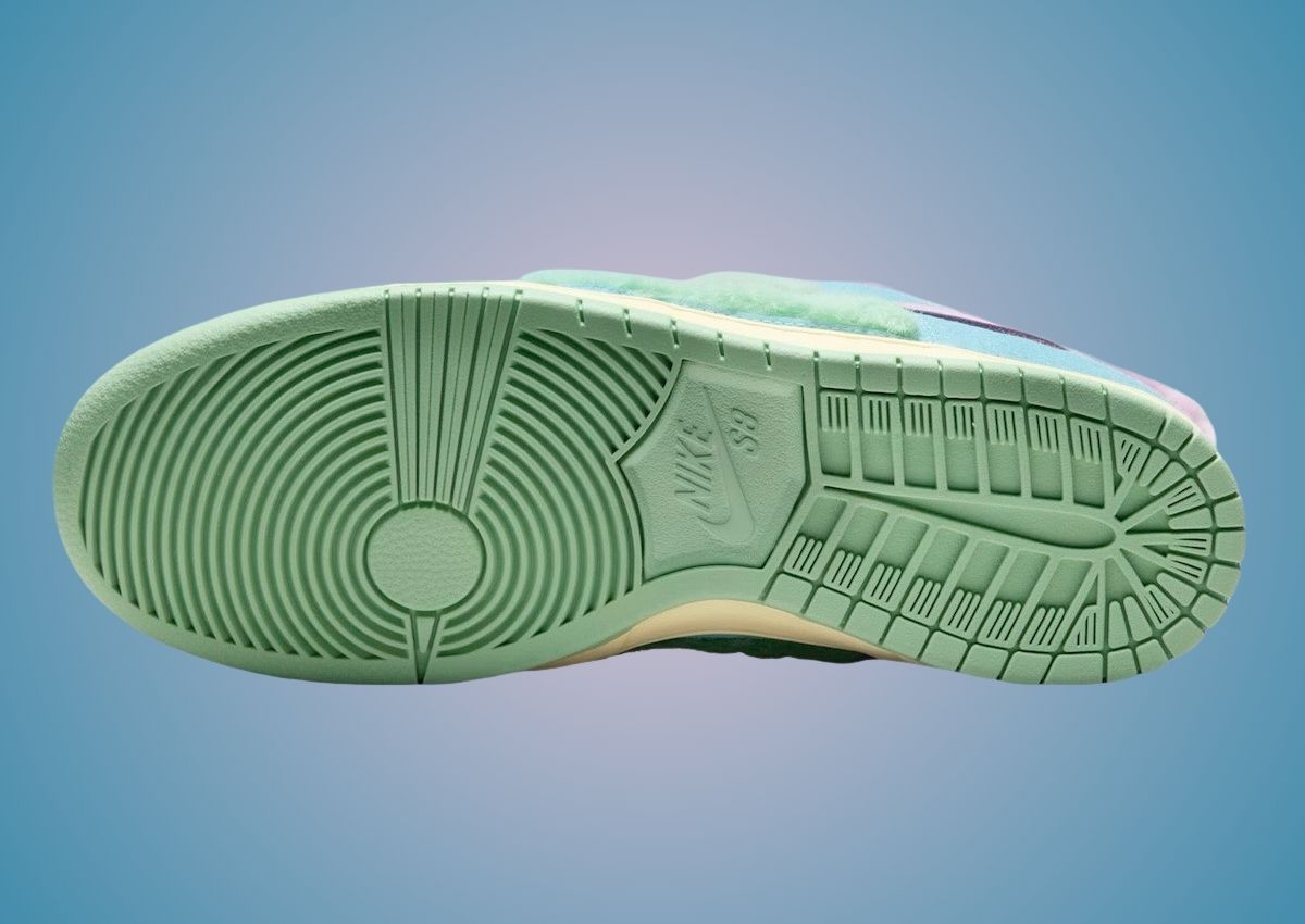 verdy-nike-sb-dunk-low-visty-FN6040-400-