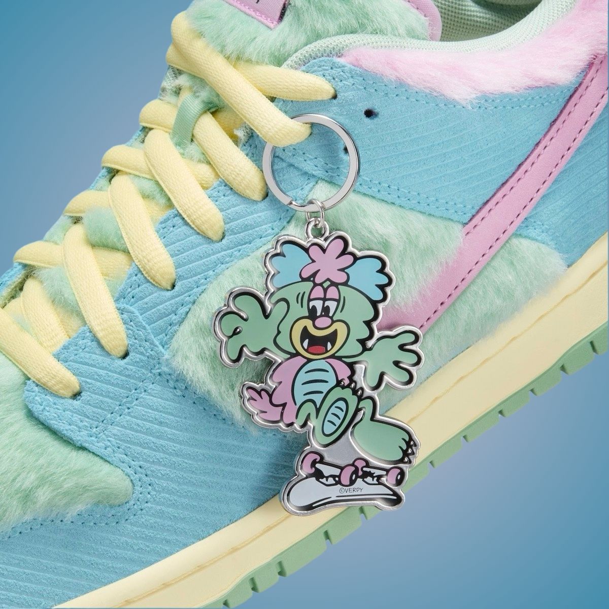 verdy-nike-sb-dunk-low-visty-FN6040-400-