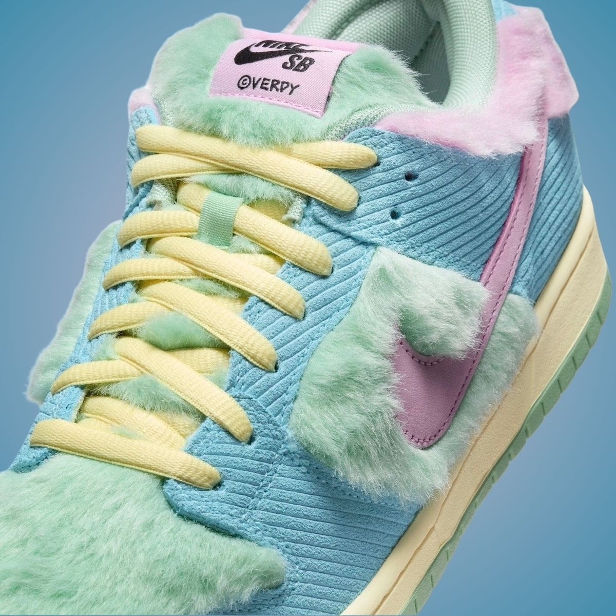 verdy-nike-sb-dunk-low-visty-FN6040-400-