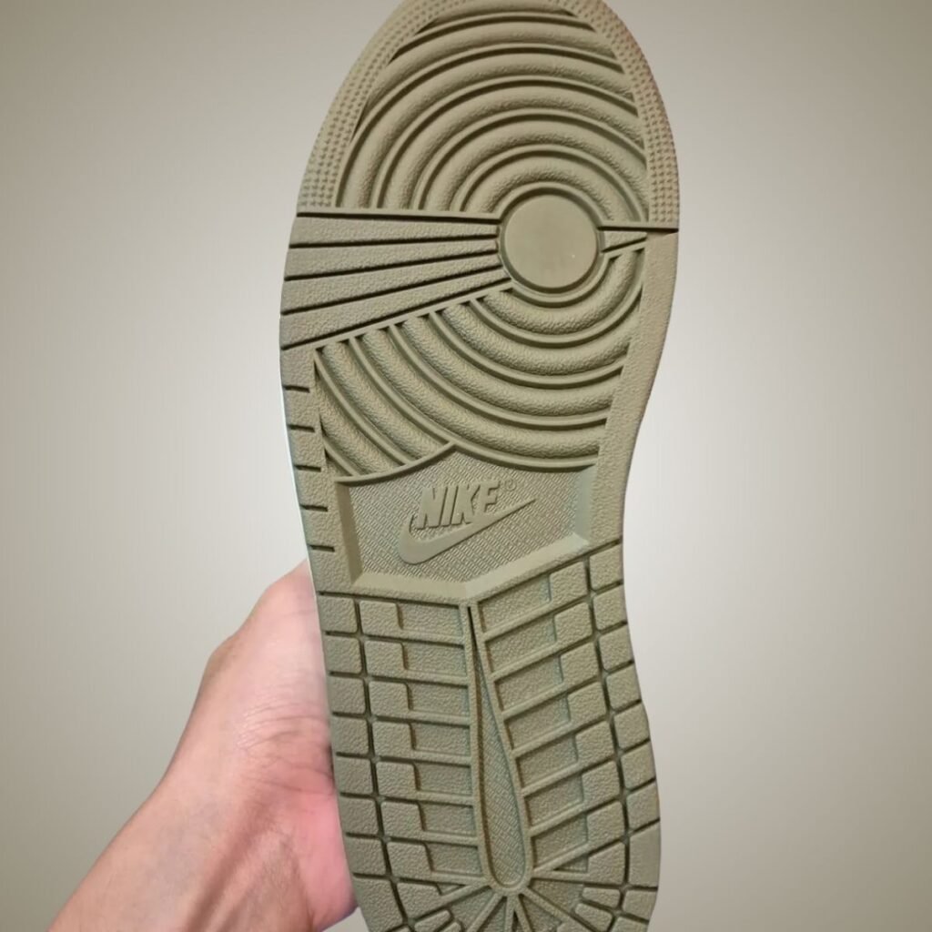 Air Jordan 1 Low OG Medium Olive HQ6998-200 2026