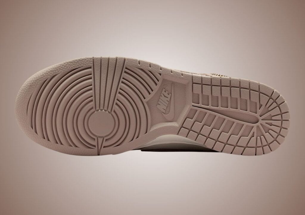 Nike Dunk Low Mini Swoosh Malt IB4417-105