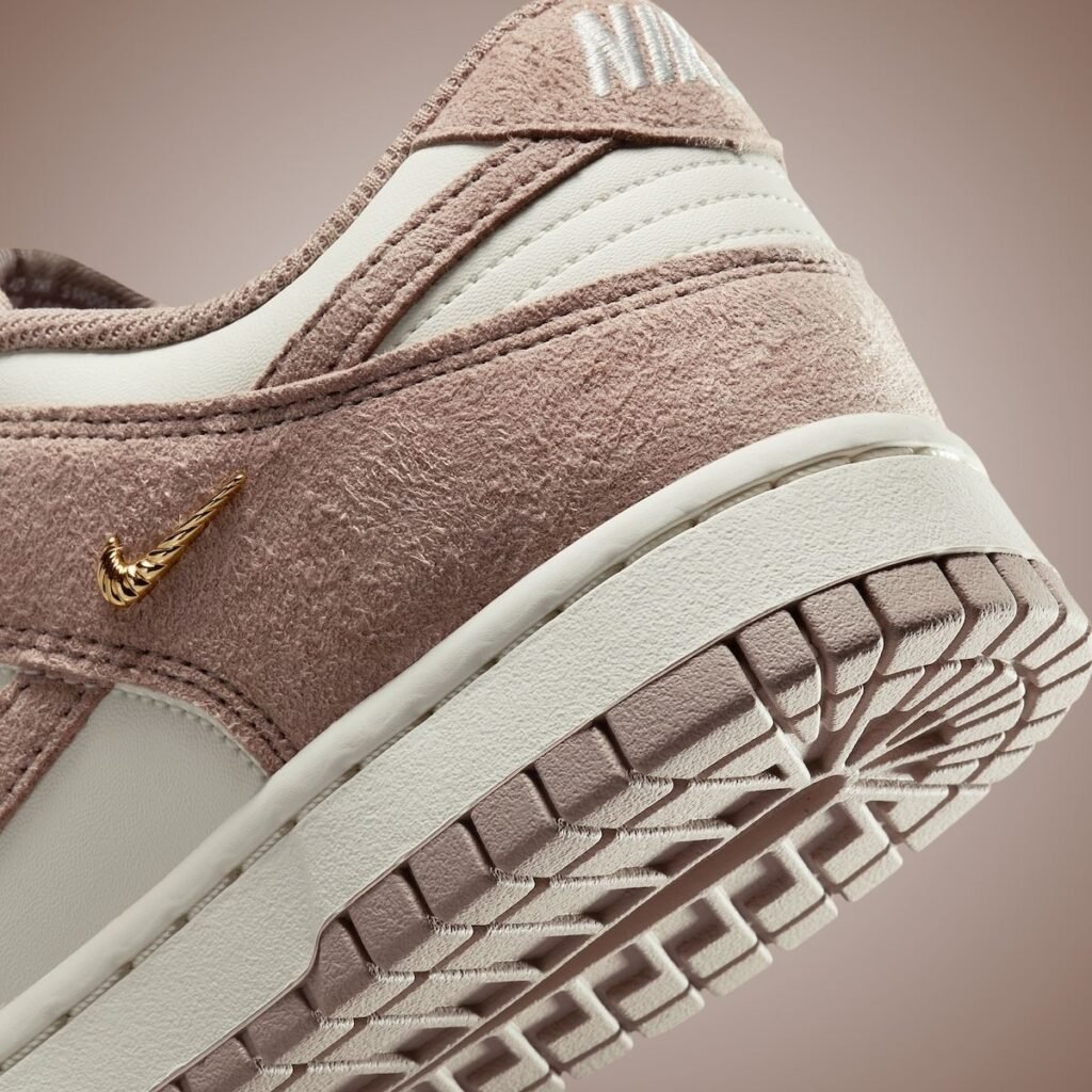 Nike Dunk Low Mini Swoosh Malt IB4417-105