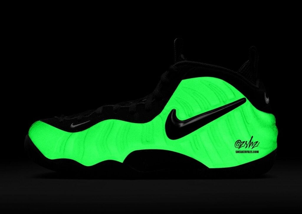 Nike Air Foamposite Pro Glow in the Dark IV6246-100 2026