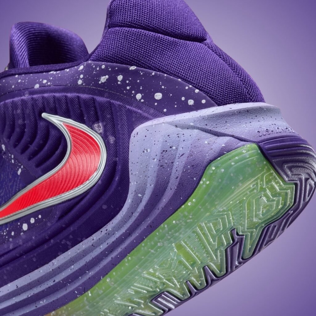 Nike Giannis Freak 7 Snowed In Christmas IH1938-500