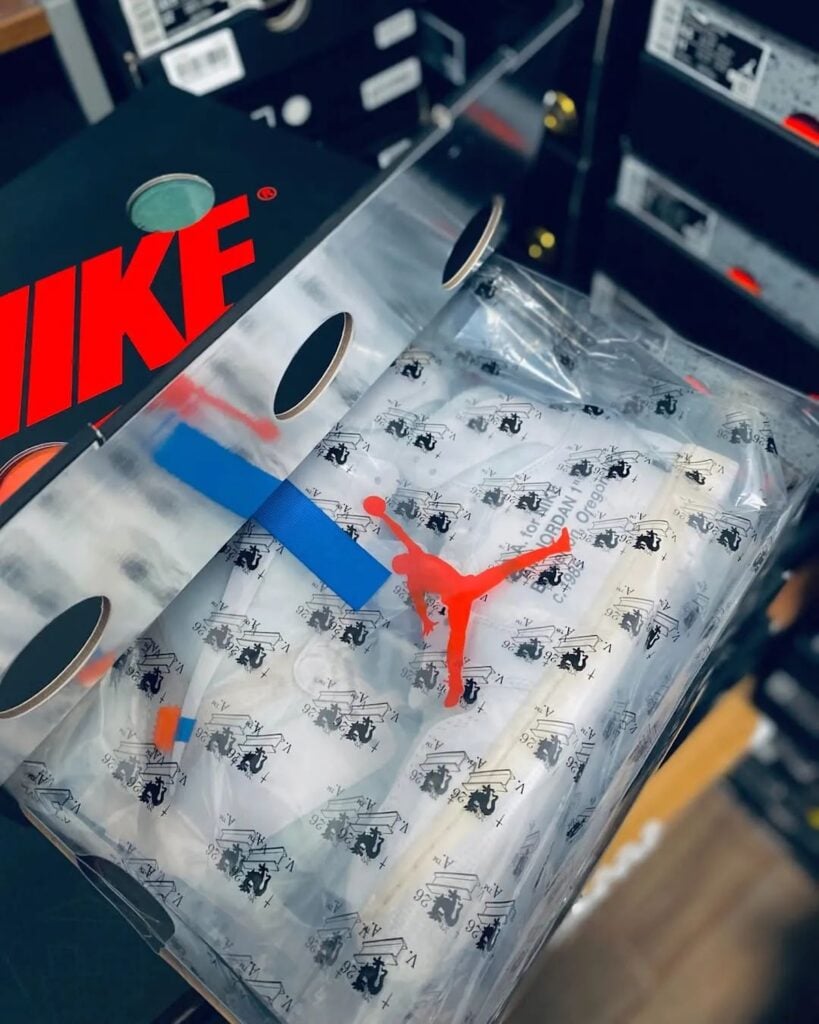 Virgil Abloh Archive Off-White Air Jordan 1 Alaska Shoxbox Packaging