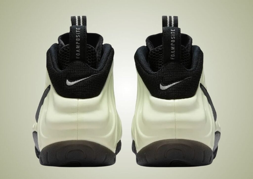 Nike Air Foamposite Pro Glow in the Dark IV6246-100