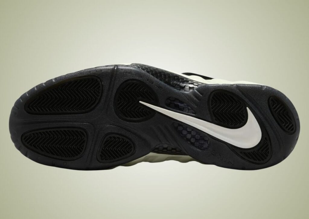 Nike Air Foamposite Pro Glow in the Dark IV6246-100