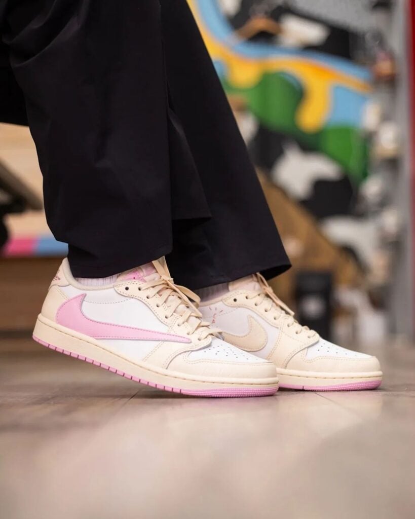 Travis Scott Air Jordan 1 Low Muslin Shy Pink IQ7604-100