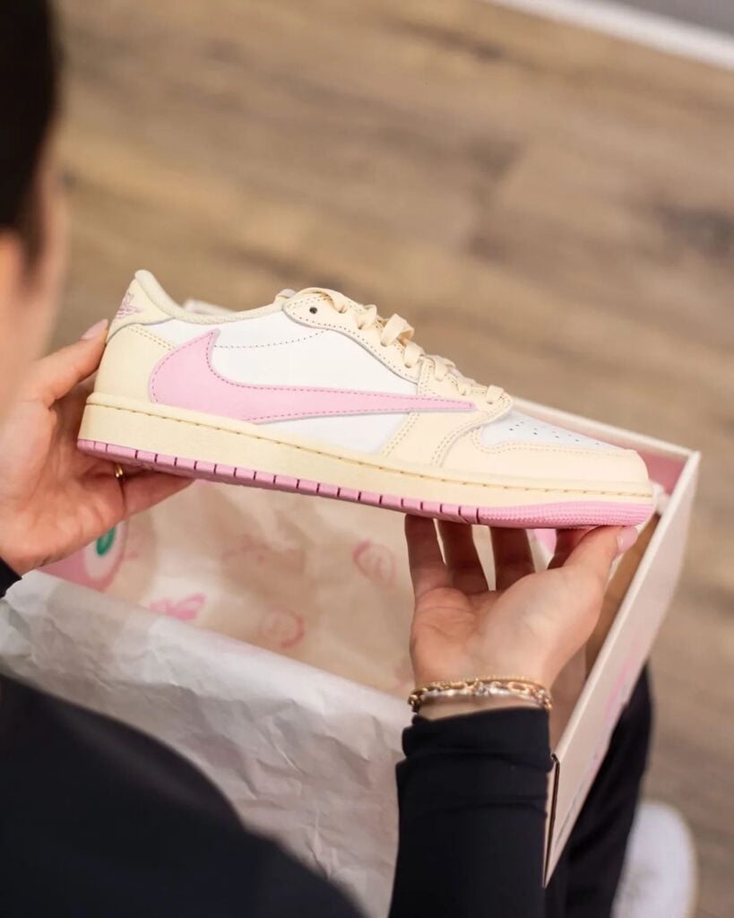 Travis Scott Air Jordan 1 Low Muslin Shy Pink IQ7604-100