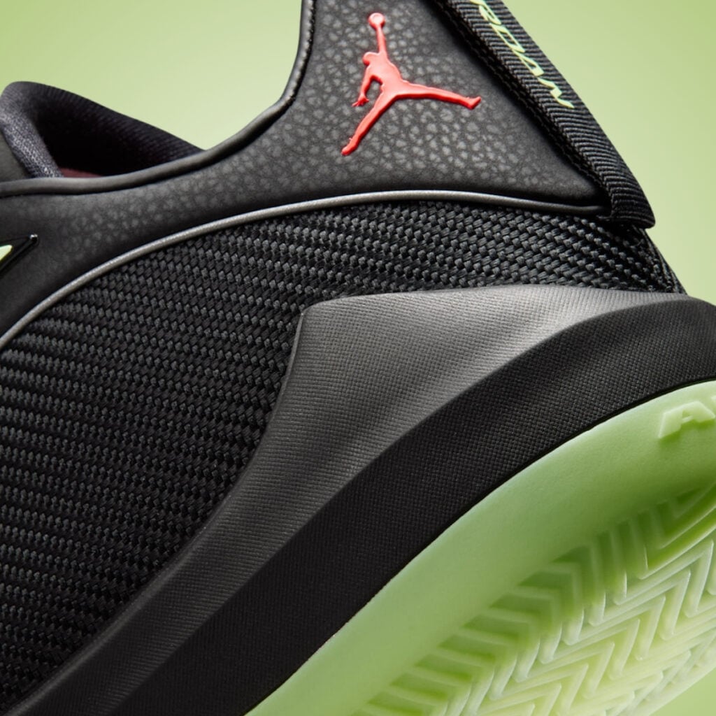 Jordan Triangle Black Barely Volt IB1154-001