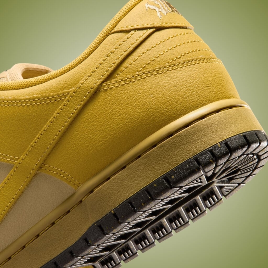 Nike SB Dunk Low Hatch Chili IO0427-300