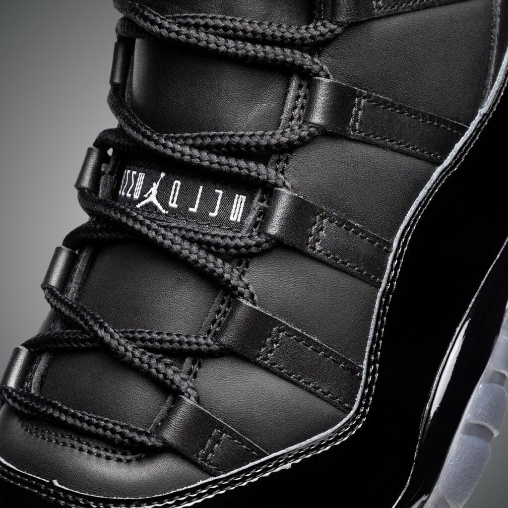 Air Jordan 11 Comme des Garcons Black IV7639-001