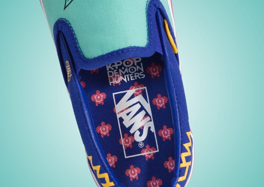 K-Pop Demon Hunters Vans Classic Slip-On Zoey GS VN000EC3CJE