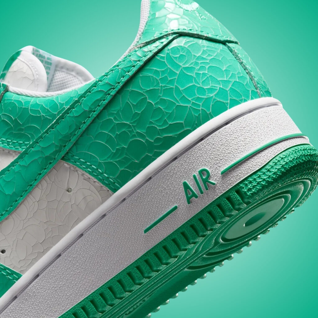Nike Air Force 1 01 Menta Cracked Leather JA0248-001