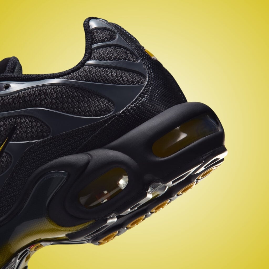 Nike Air Max Plus Batman DM0032-045